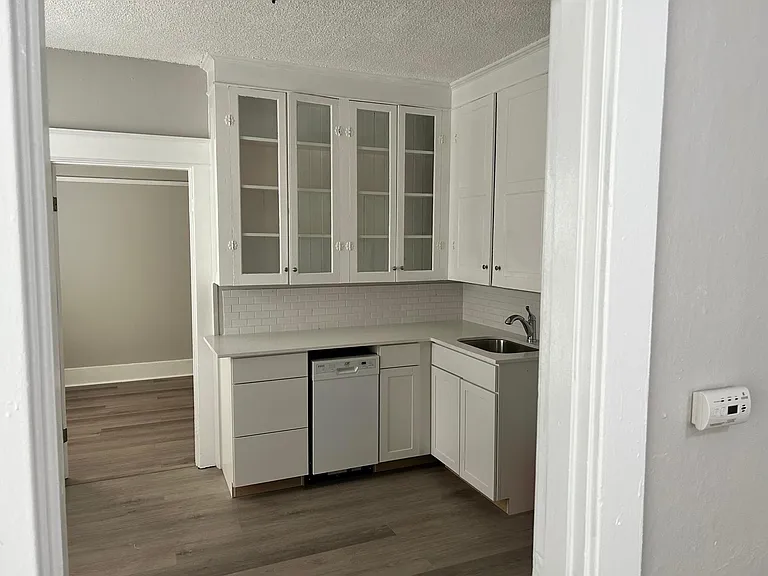 6817 SE Belmont St — Photo 3