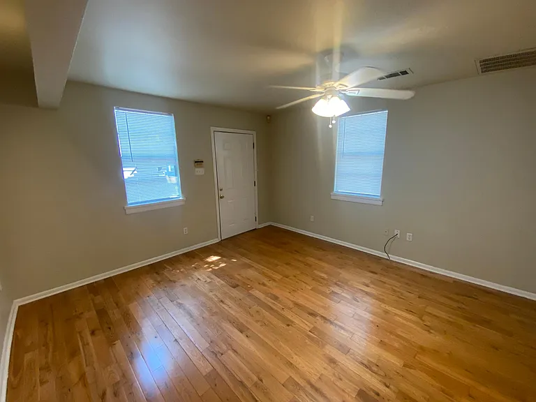 1129 Burdette St — Photo 1