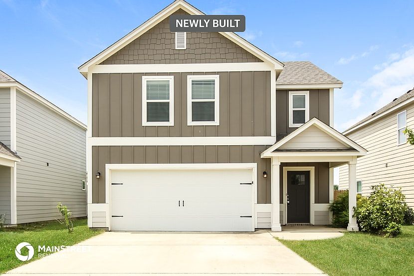 1st image of 890 Hawthorn Ln