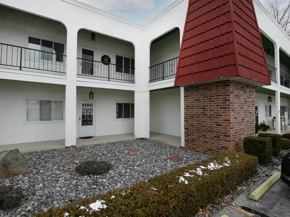 9130 Greenway Ct, Saginaw, MI 48609