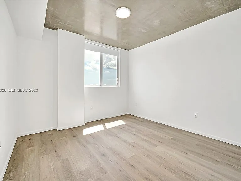 475 NE 125 N #504 — Photo 8