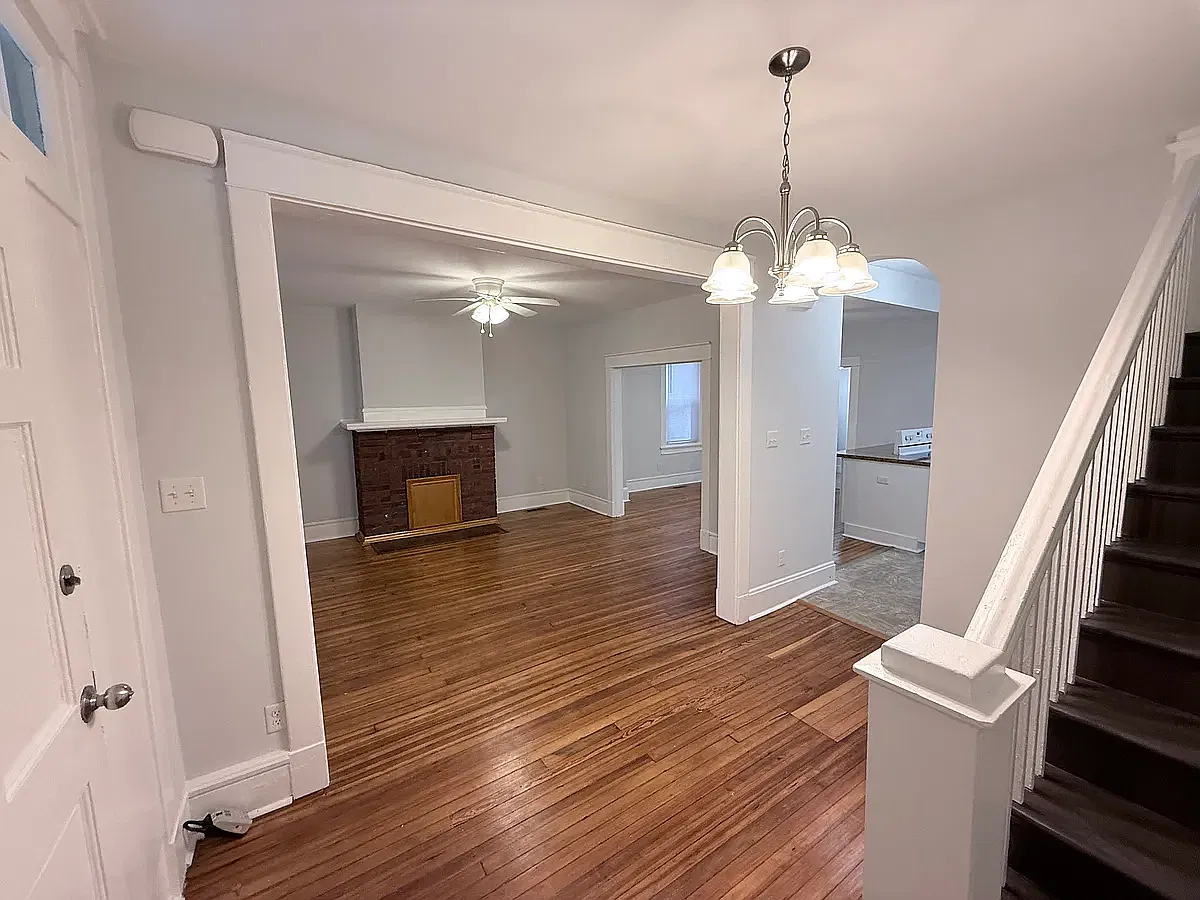 3 bed, 1484 sqft, $1,900 — Photo 2