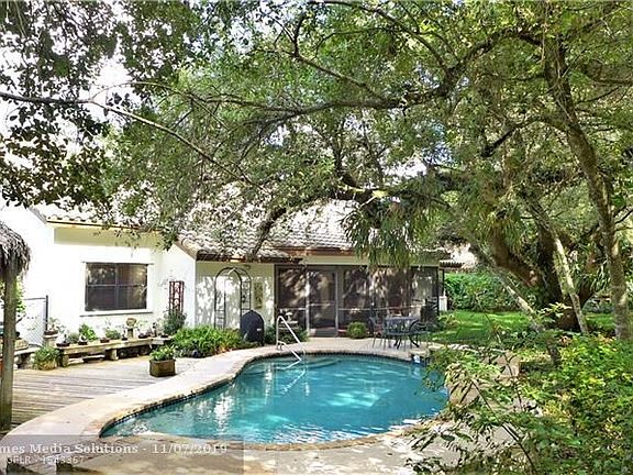 2nd image of 1930 E Oak Knoll Cir