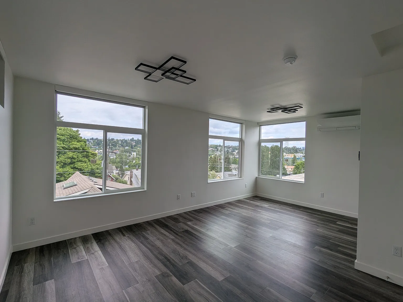 6 bed, 2100 sqft, $5,800 — Photo 3