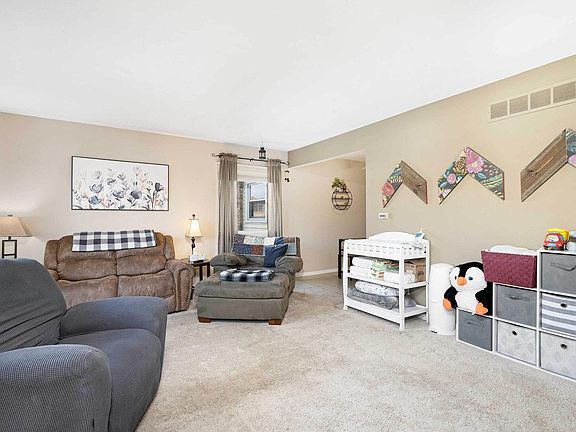 3rd image of 4022 Lillie Ave APT B