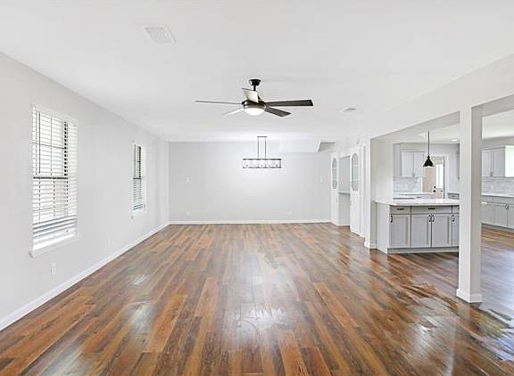 4th image of 456 Archwood St