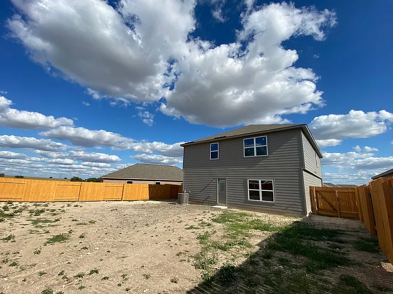 105 Brunswick Ln — Photo 32