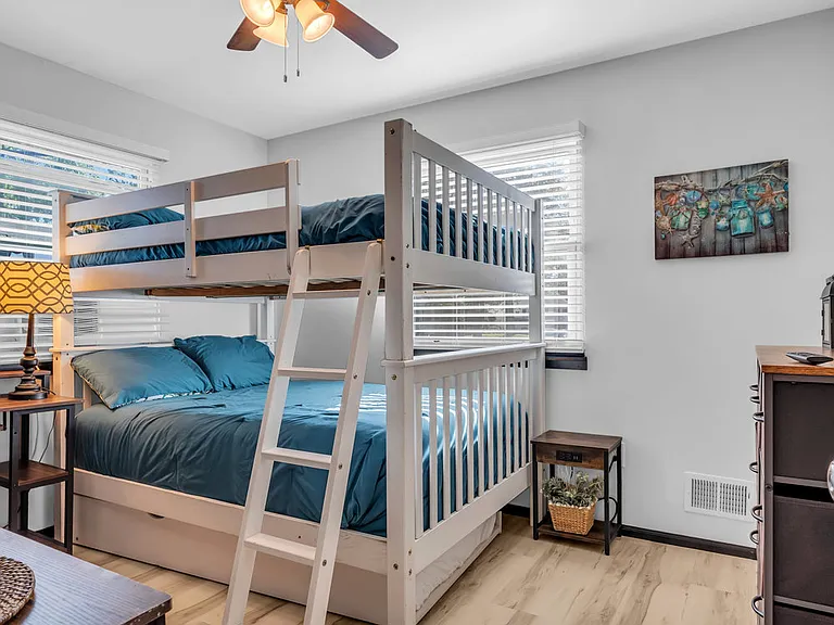 1264 Maplewood Rd #A — Photo 38