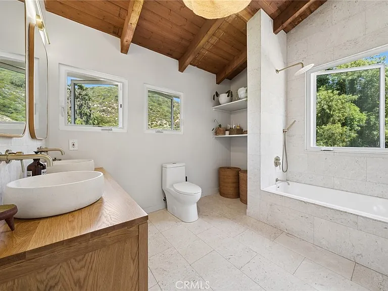 1377 Lewellyn Dr — Photo 18