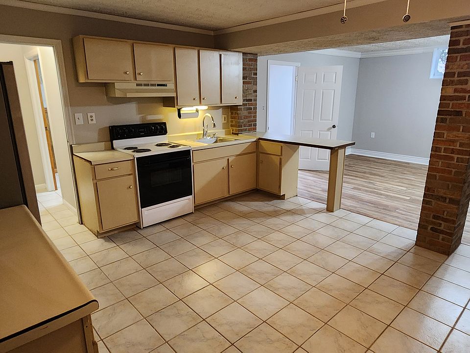 Full Kitchen with lots of counter space