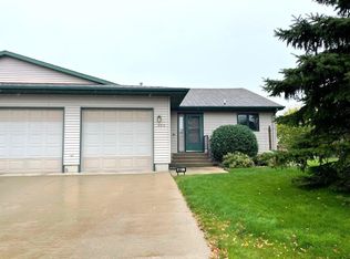 3315 10th St SW, Minot, ND 58701