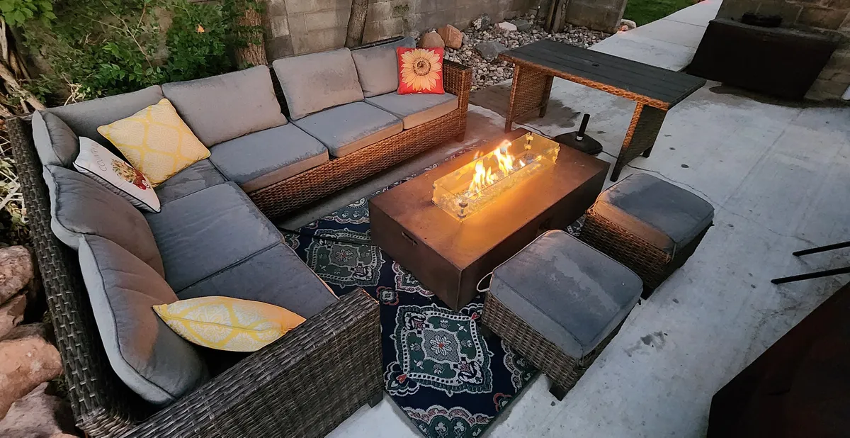 Outdoor lounge. Perfect for relaxing, reading a book, playing on your phone, socializing with friends, etc. - 574 W Harding Ave