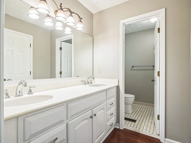 240 Brandenburgh Cir — Photo 17