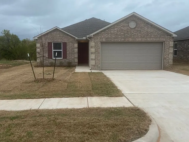 2028 Taylor St — Photo 3
