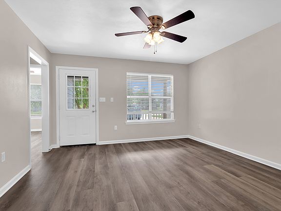 5th image of 905 6th Ave