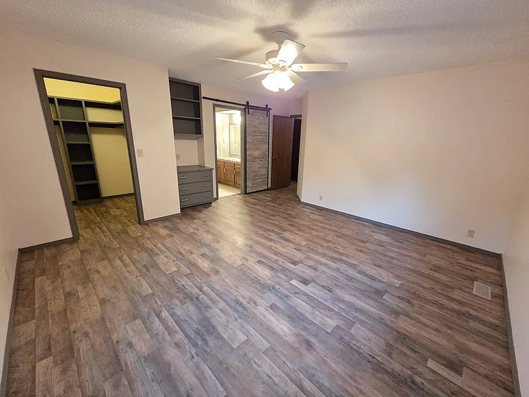 4133 N Auburn St — Photo 11