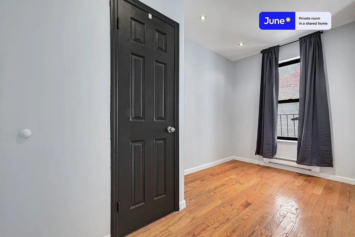 Twin bedroom in 4 bed/1.5 bath home in Upper West Side #763 D — Photo 2
