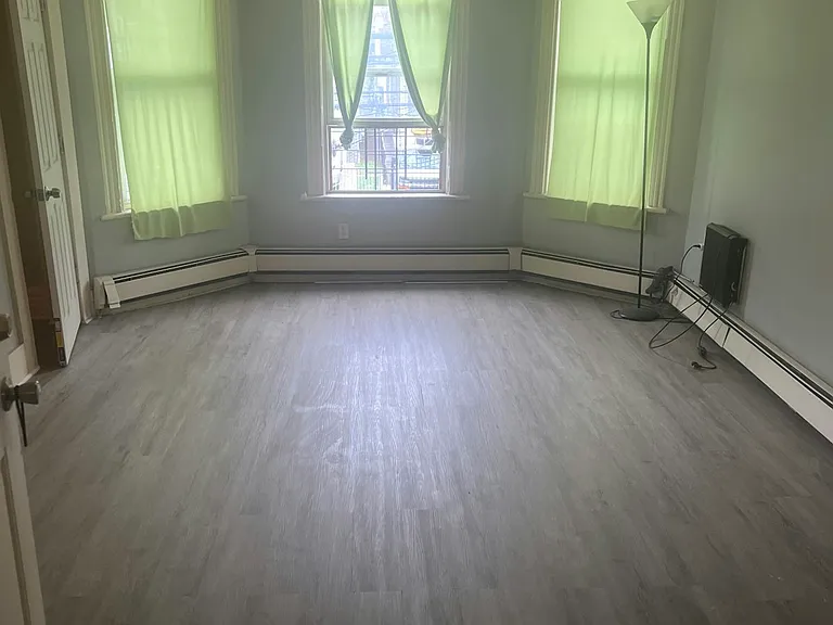 311 Summer Ave #B — Photo 3
