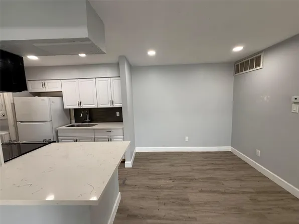 9550 Deering Dr APT 210, Houston, TX 77036