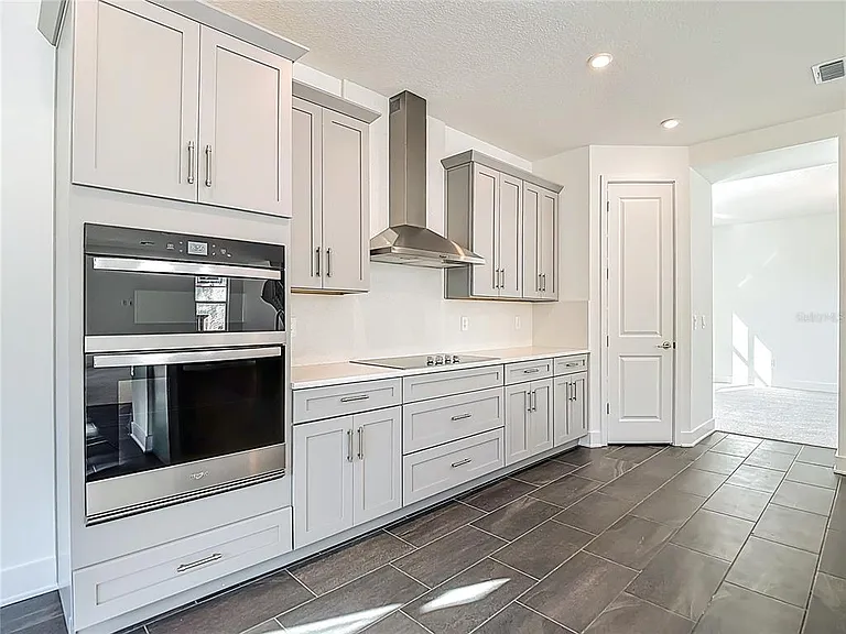 410 S West Shore Blvd — Photo 17