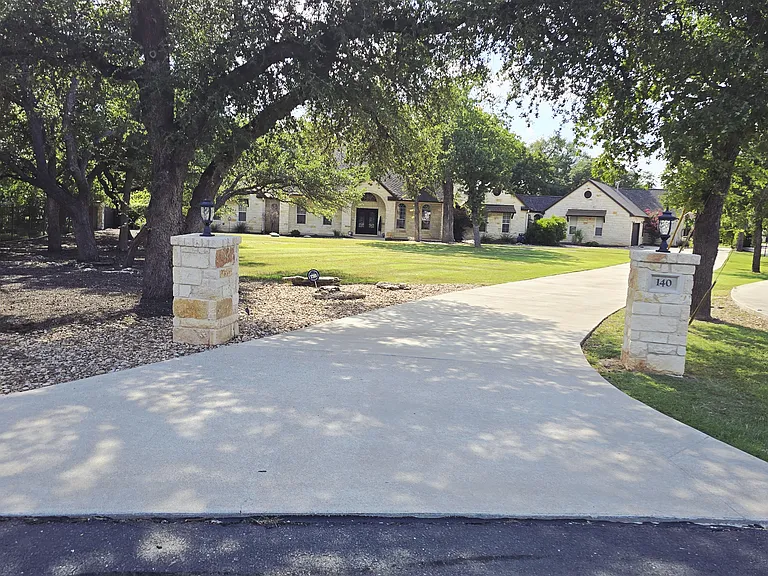 140 Oak Plaza Dr — Photo 1