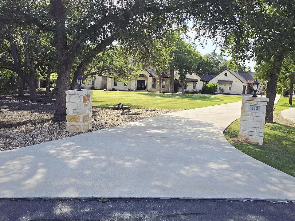 140 Oak Plaza Dr