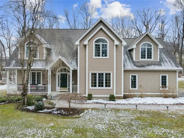 27 Soobitsky Rd, Higganum, CT 06441