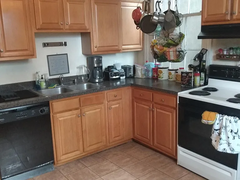 2917 E Marshall St — Photo 10