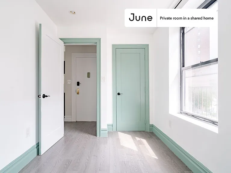 345 E 21st St #A — Photo 3
