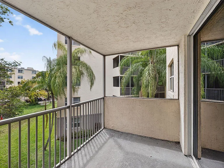 8363 Lake Dr #308 — Photo 4