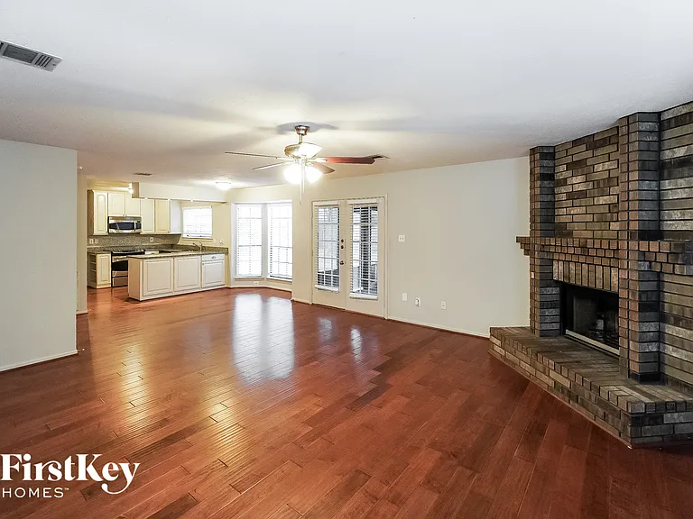 16810 Poplar Hill St — Photo 4