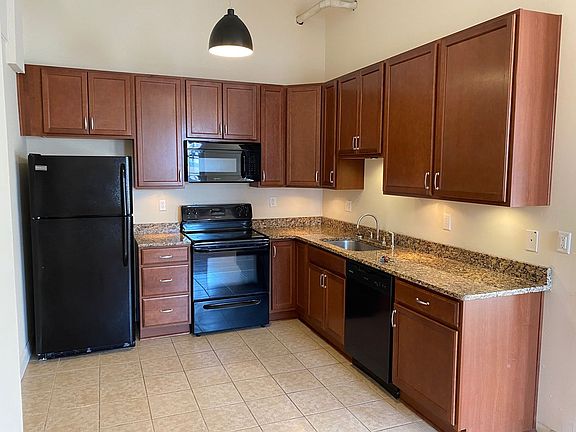 4th image of 32 W King St APT 14