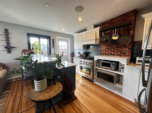 10 Pompeii St #3, Boston, MA 02119