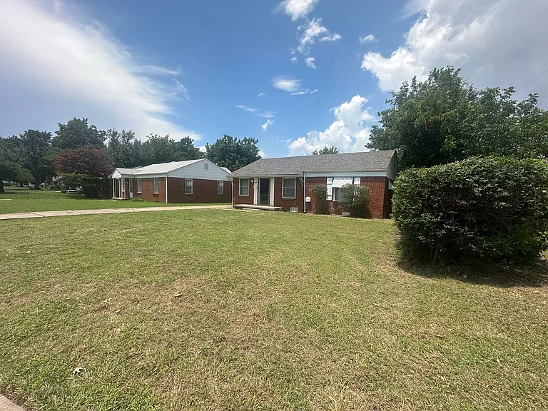 125 E Northrup Dr — Photo 2