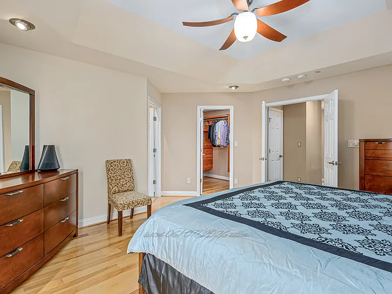 46180 Aisquith Ter — Photo 32