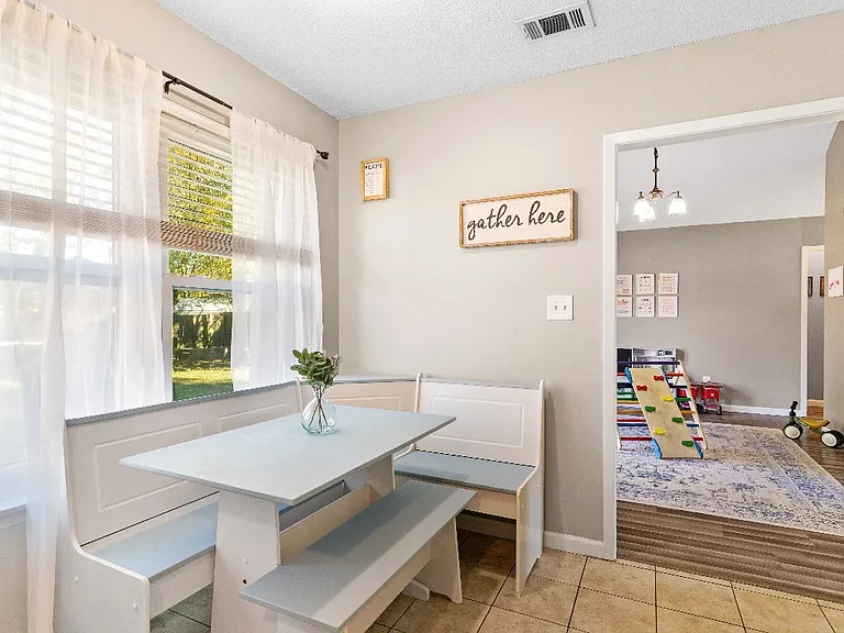 206 Seville Cir — Photo 11