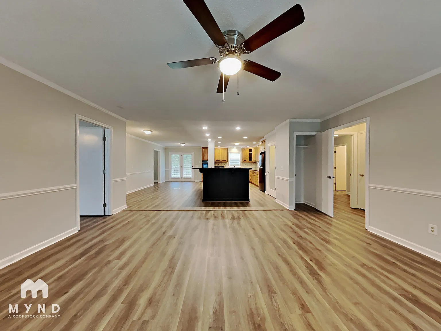 3 bed, 3.0 bath, 1974 sqft, $2,170 — Photo 3