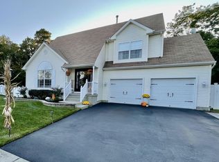 7 Springgate Ct, Tuckerton, NJ 08087