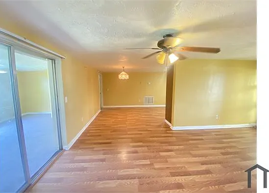 3 bed, 1208 sqft, $1,900 — Photo 4