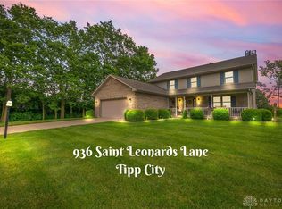 936 Saint Leonards Ln, Tipp City, OH 45371
