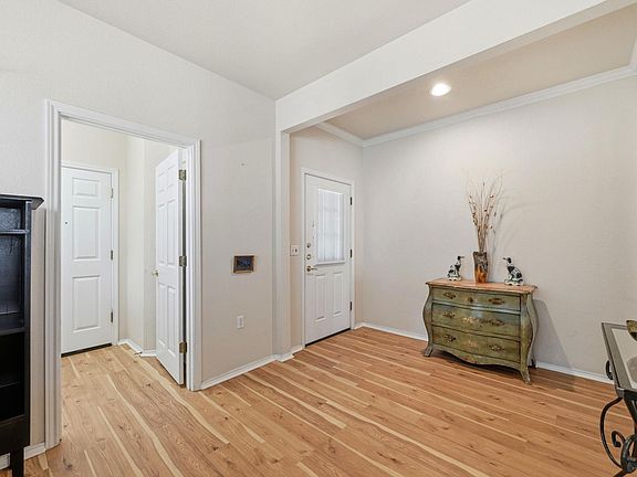 3rd image of 120 Bowie Cir