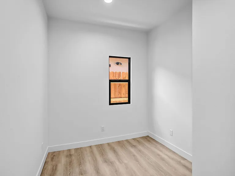 4437 Phelan Ave #B — Photo 8