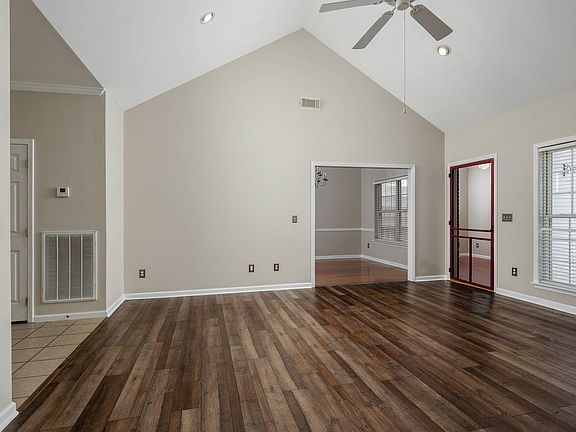 5th image of 8304 Meadowlake Dr W