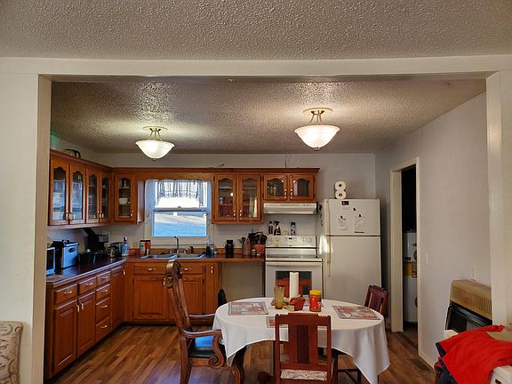 4th image of 702 Ward St