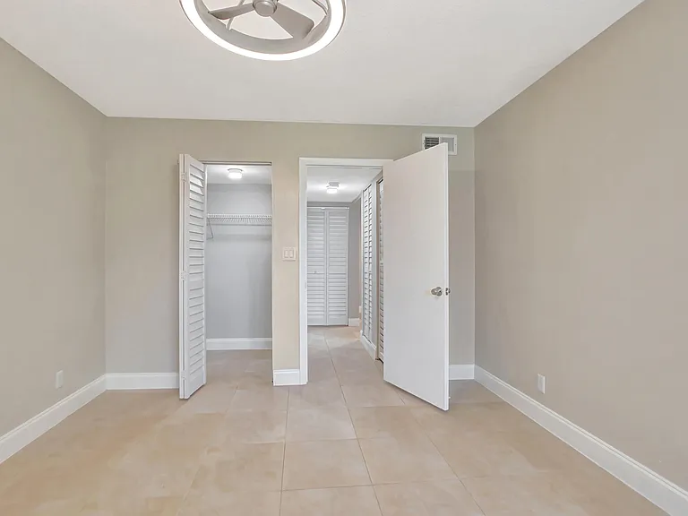 450 NW 20th St #2020 — Photo 16
