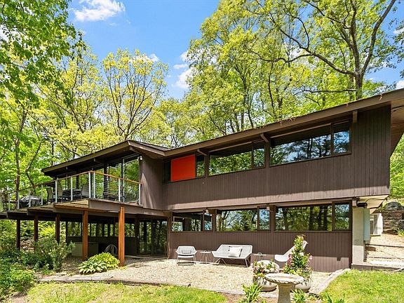 3rd image of 518 Annursnac Hill Rd