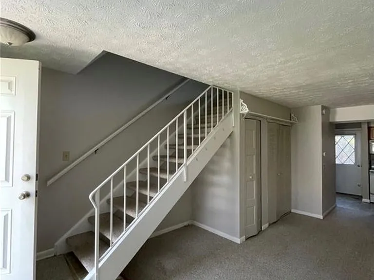 422 Eastbrooke Ln — Photo 9