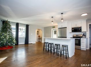 18 Richards Grove Road, Waterford, CT 06375