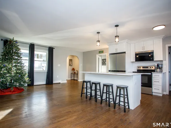 18 Richards Grove Road, Waterford, CT 06375