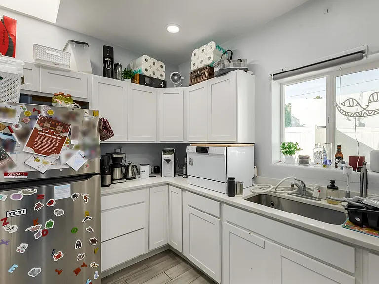 2321 E 6th St #1 — Photo 8